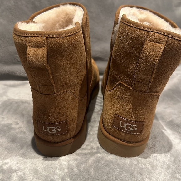 Ugg boot - Picture 2 of 6